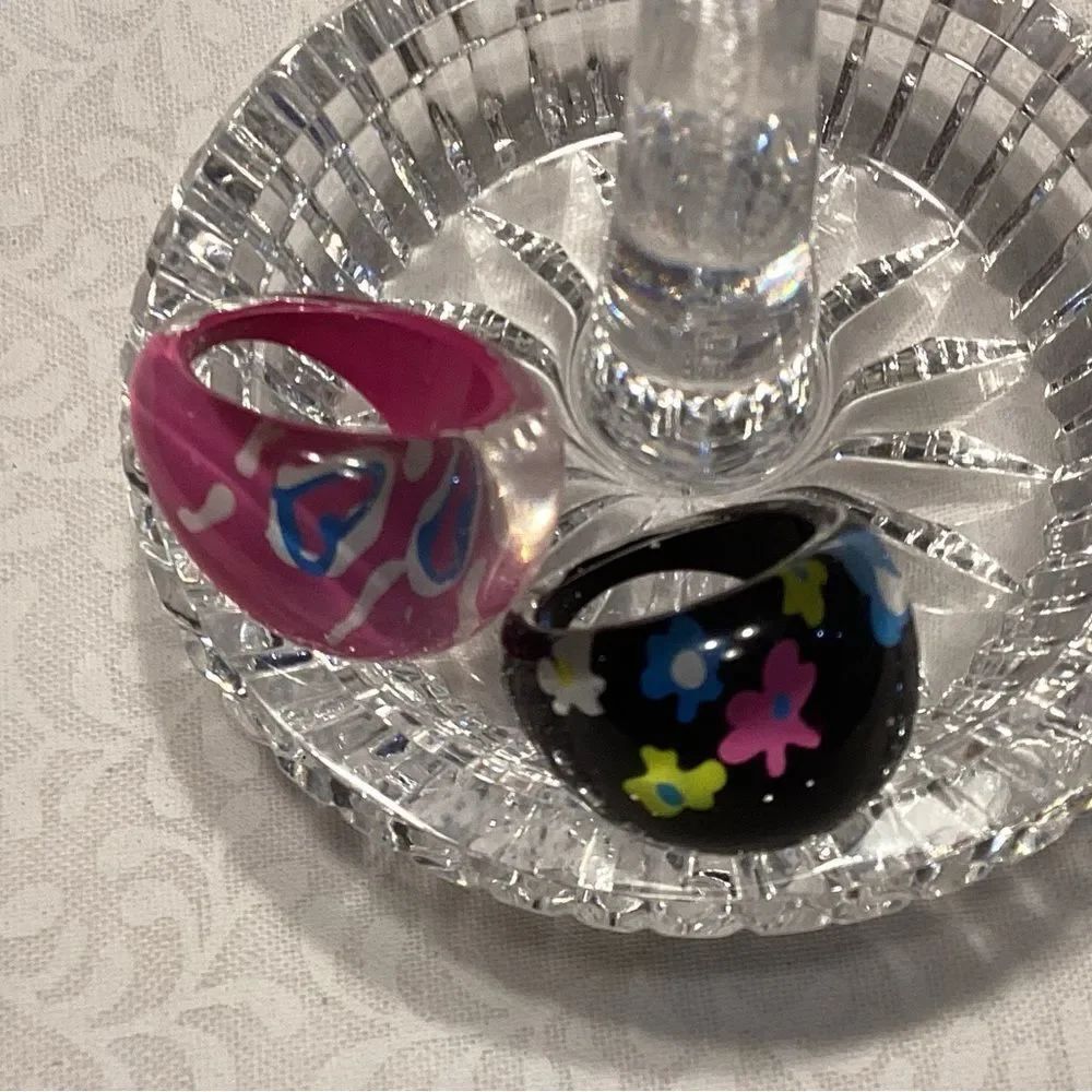 Retro Acrylic Rings in Black and Pink